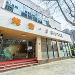 J Hotel