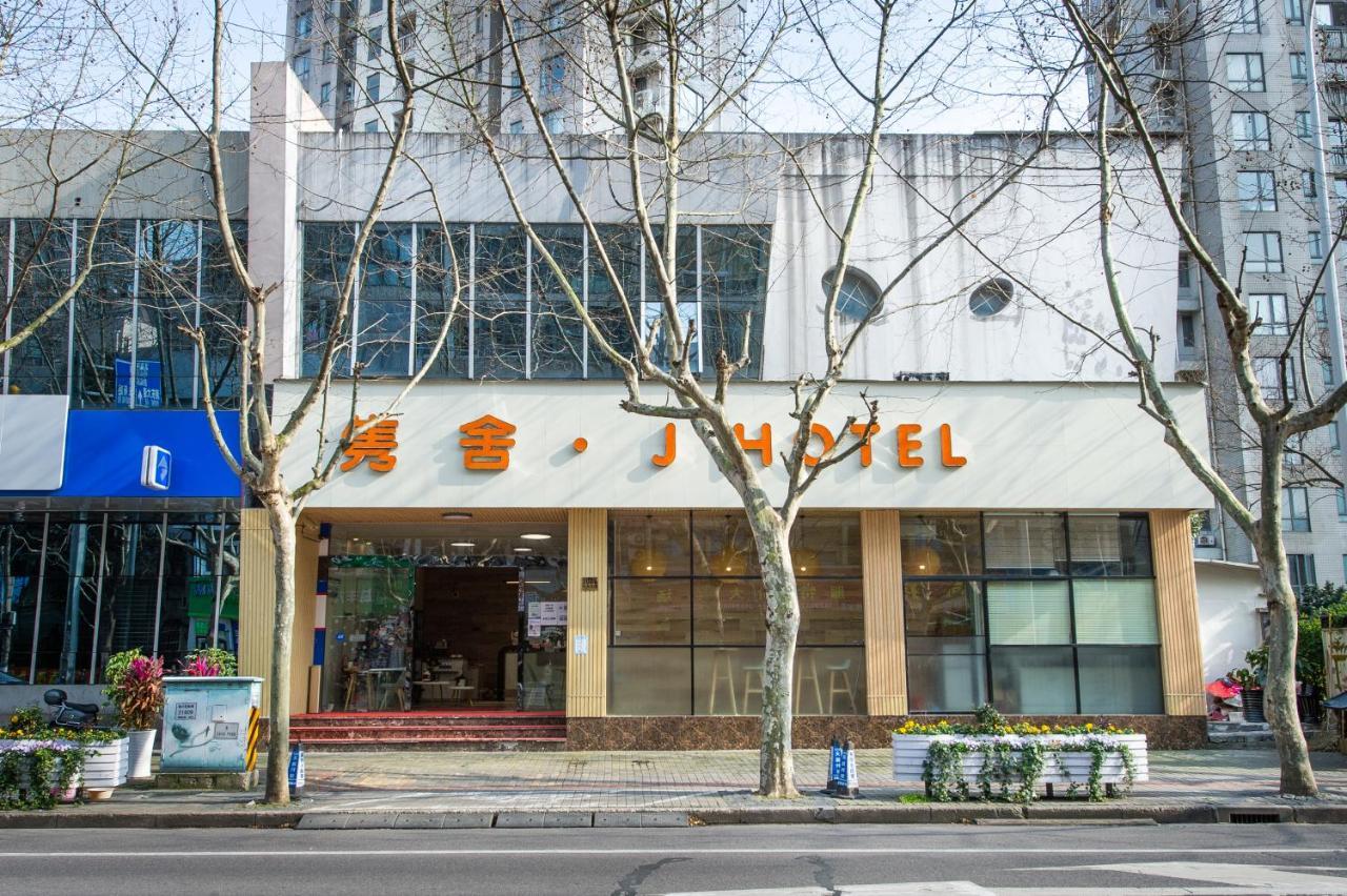 Hotel J